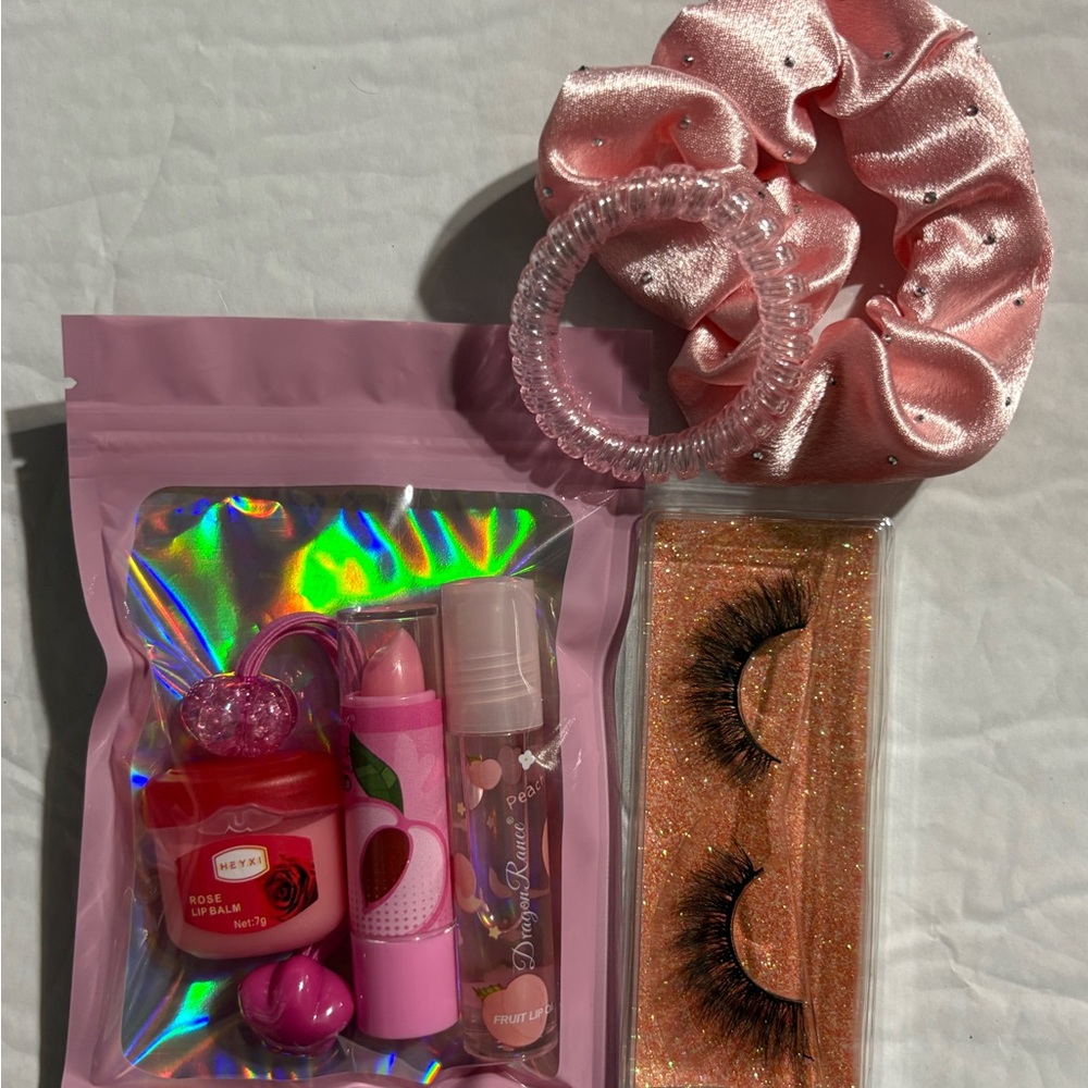 Pink Beauty Set with Scrunchie and Lashes